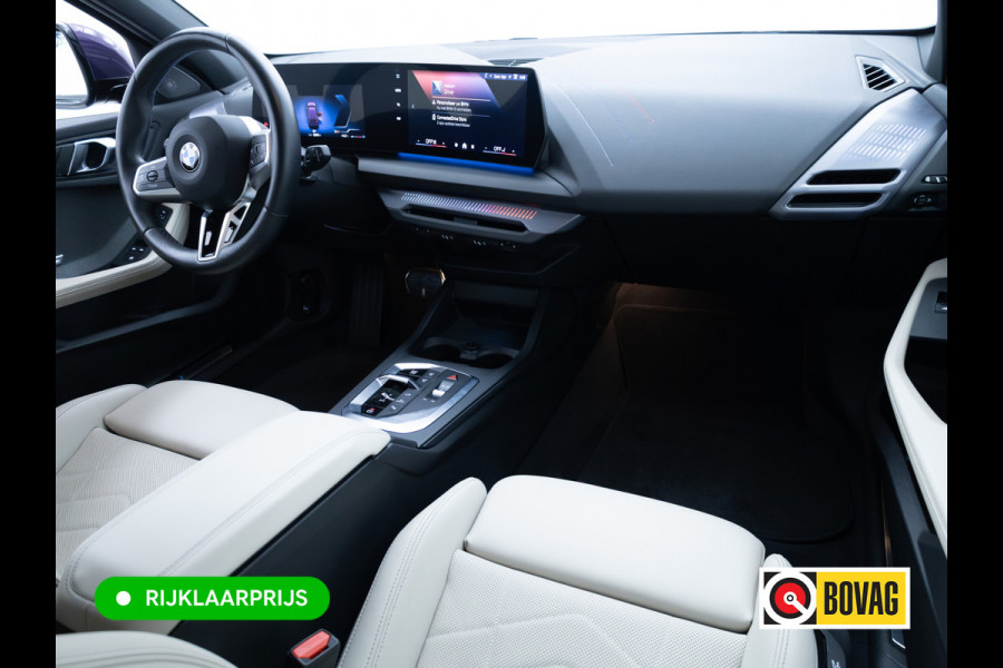 BMW 1-serie 120i M-Sport Pro pakket 170 PK | Harman Kardon | 19" LMV | Adap. onderstel | Parkeer pakket | Shadowline Led koplampen | M-Technic achterspoiler, M Sportremmen, Extra getint glas, Thundernight metallic lak, Veganza Oyster interieur