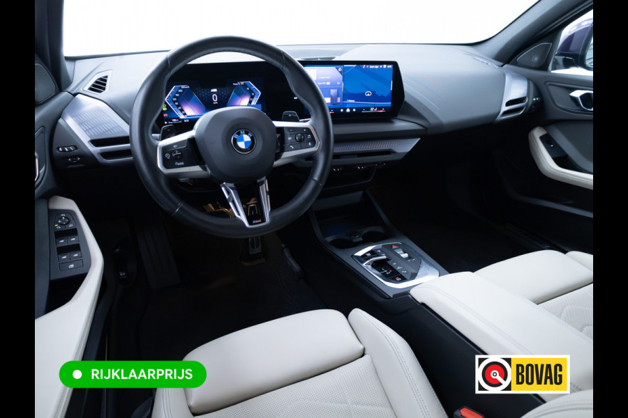 BMW 1-serie 120i M-Sport Pro pakket 170 PK | Harman Kardon | 19" LMV | Adap. onderstel | Parkeer pakket | Shadowline Led koplampen | M-Technic achterspoiler, M Sportremmen, Extra getint glas, Thundernight metallic lak, Veganza Oyster interieur