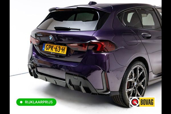 BMW 1-serie 120i M-Sport Pro pakket 170 PK | Harman Kardon | 19" LMV | Adap. onderstel | Parkeer pakket | Shadowline Led koplampen | M-Technic achterspoiler, M Sportremmen, Extra getint glas, Thundernight metallic lak, Veganza Oyster interieur