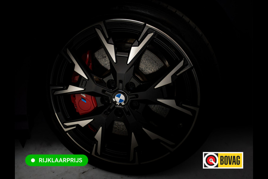 BMW 1-serie 120i M-Sport Pro pakket 170 PK | Harman Kardon | 19" LMV | Adap. onderstel | Parkeer pakket | Shadowline Led koplampen | M-Technic achterspoiler, M Sportremmen, Extra getint glas, Thundernight metallic lak, Veganza Oyster interieur