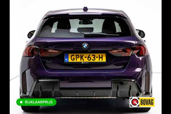 BMW 1-serie 120i M-Sport Pro pakket 170 PK | Harman Kardon | 19" LMV | Adap. onderstel | Parkeer pakket | Shadowline Led koplampen | M-Technic achterspoiler, M Sportremmen, Extra getint glas, Thundernight metallic lak, Veganza Oyster interieur