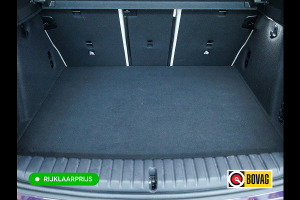 BMW 1-serie 120i M-Sport Pro pakket 170 PK | Harman Kardon | 19" LMV | Adap. onderstel | Parkeer pakket | Shadowline Led koplampen | M-Technic achterspoiler, M Sportremmen, Extra getint glas, Thundernight metallic lak, Veganza Oyster interieur