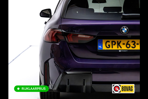 BMW 1-serie 120i M-Sport Pro pakket 170 PK | Harman Kardon | 19" LMV | Adap. onderstel | Parkeer pakket | Shadowline Led koplampen | M-Technic achterspoiler, M Sportremmen, Extra getint glas, Thundernight metallic lak, Veganza Oyster interieur