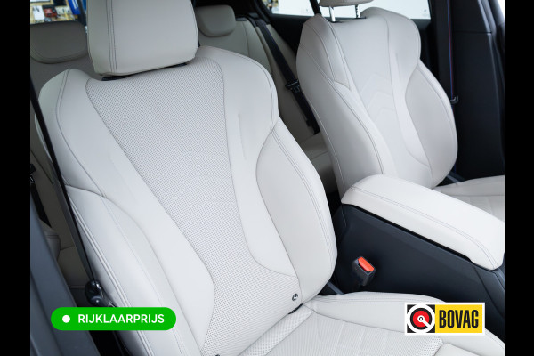 BMW 1-serie 120i M-Sport Pro pakket 170 PK | Harman Kardon | 19" LMV | Adap. onderstel | Parkeer pakket | Shadowline Led koplampen | M-Technic achterspoiler, M Sportremmen, Extra getint glas, Thundernight metallic lak, Veganza Oyster interieur