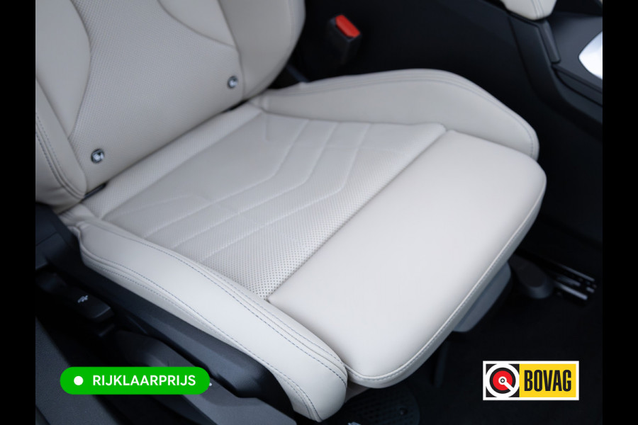 BMW 1-serie 120i M-Sport Pro pakket 170 PK | Harman Kardon | 19" LMV | Adap. onderstel | Parkeer pakket | Shadowline Led koplampen | M-Technic achterspoiler, M Sportremmen, Extra getint glas, Thundernight metallic lak, Veganza Oyster interieur