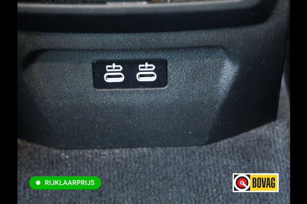 BMW 1-serie 120i M-Sport Pro pakket 170 PK | Harman Kardon | 19" LMV | Adap. onderstel | Parkeer pakket | Shadowline Led koplampen | M-Technic achterspoiler, M Sportremmen, Extra getint glas, Thundernight metallic lak, Veganza Oyster interieur