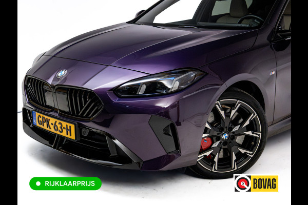 BMW 1-serie 120i M-Sport Pro pakket 170 PK | Harman Kardon | 19" LMV | Adap. onderstel | Parkeer pakket | Shadowline Led koplampen | M-Technic achterspoiler, M Sportremmen, Extra getint glas, Thundernight metallic lak, Veganza Oyster interieur