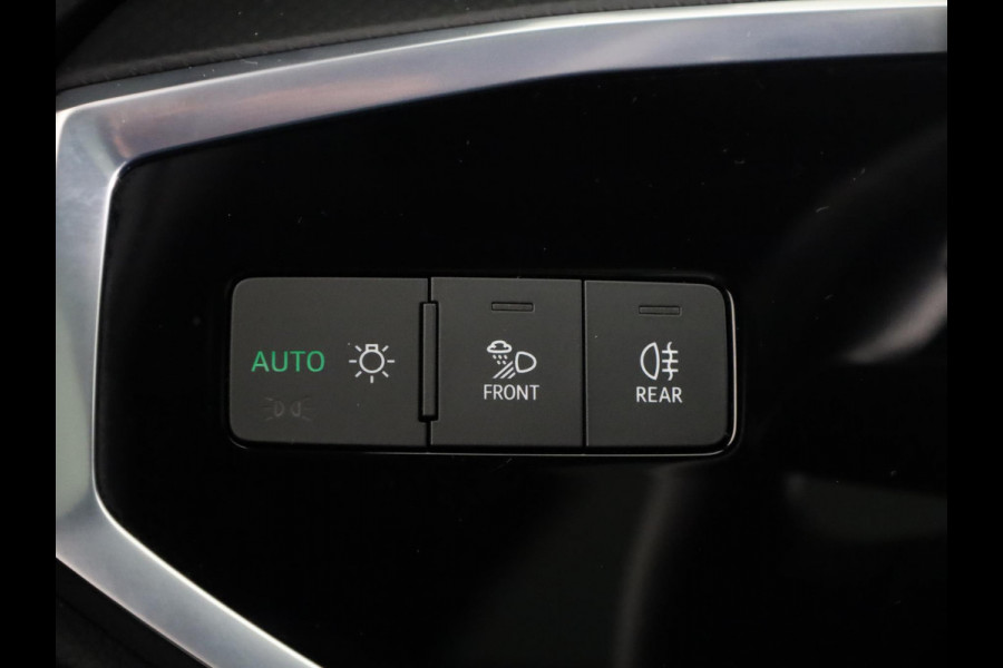 Audi Q3 Sportback 45 TFSI e S Edition 245pk | Panoramadak | Navigatie | Stoelverwarming | Afgevlakt stuurwiel | Parkeercamera