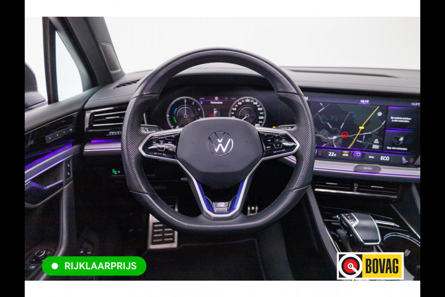 Volkswagen Touareg 3.0 TSi 4MOTION R-line 462 PK | Panoramadak | Luchtvering | Leer | Travel Assist | El.verstelbare stoel met geheugen, Wegklapbare trekhaak, Stoel- stuurverwarming, Keyless, Sfeerverlichting