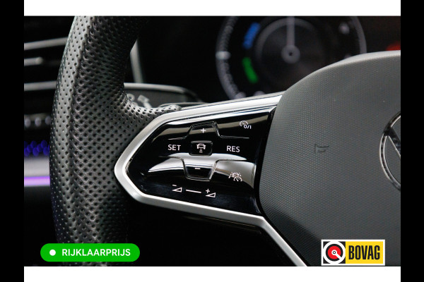 Volkswagen Touareg 3.0 TSi 4MOTION R-line 462 PK | Panoramadak | Luchtvering | Leer | Travel Assist | El.verstelbare stoel met geheugen, Wegklapbare trekhaak, Stoel- stuurverwarming, Keyless, Sfeerverlichting