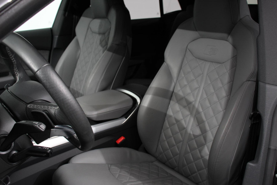 Audi Q8 55 TFSI e PHEV quattro Pro Line S-Line 3* S-Line Leder B&O Trekhaak Elektrisch Luchtvering Led Dab Led Blackpack Stoelverwarming Stoelverkoeling Camera