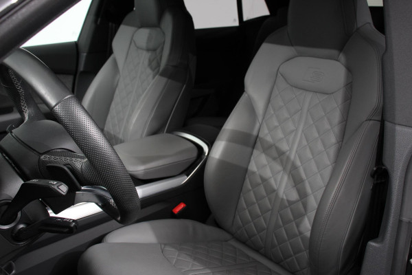 Audi Q8 55 TFSI e PHEV quattro Pro Line S-Line 3* S-Line Leder B&O Trekhaak Elektrisch Luchtvering Led Dab Led Blackpack Stoelverwarming Stoelverkoeling Camera