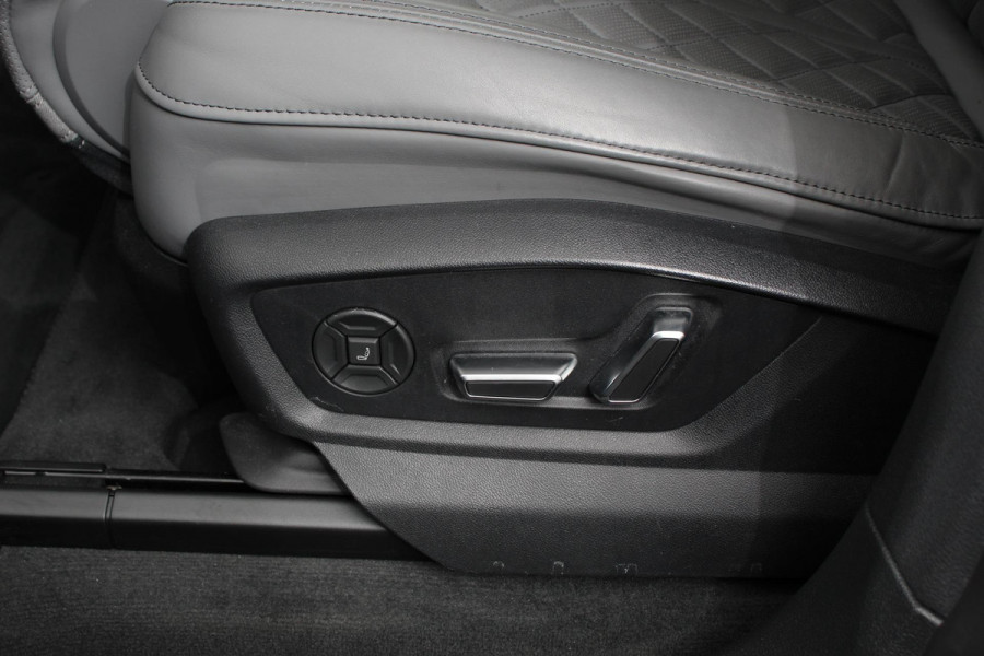 Audi Q8 55 TFSI e PHEV quattro Pro Line S-Line 3* S-Line Leder B&O Trekhaak Elektrisch Luchtvering Led Dab Led Blackpack Stoelverwarming Stoelverkoeling Camera