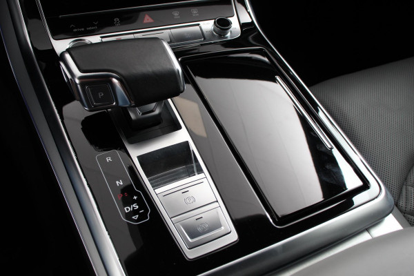 Audi Q8 55 TFSI e PHEV quattro Pro Line S-Line 3* S-Line Leder B&O Trekhaak Elektrisch Luchtvering Led Dab Led Blackpack Stoelverwarming Stoelverkoeling Camera