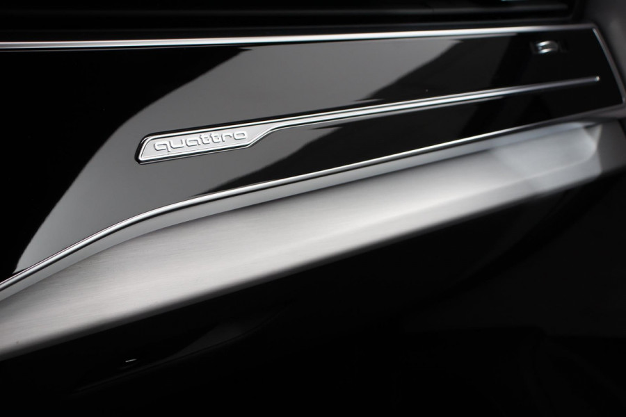 Audi Q8 55 TFSI e PHEV quattro Pro Line S-Line 3* S-Line Leder B&O Trekhaak Elektrisch Luchtvering Led Dab Led Blackpack Stoelverwarming Stoelverkoeling Camera
