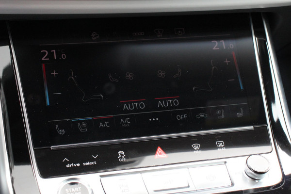 Audi Q8 55 TFSI e PHEV quattro Pro Line S-Line 3* S-Line Leder B&O Trekhaak Elektrisch Luchtvering Led Dab Led Blackpack Stoelverwarming Stoelverkoeling Camera