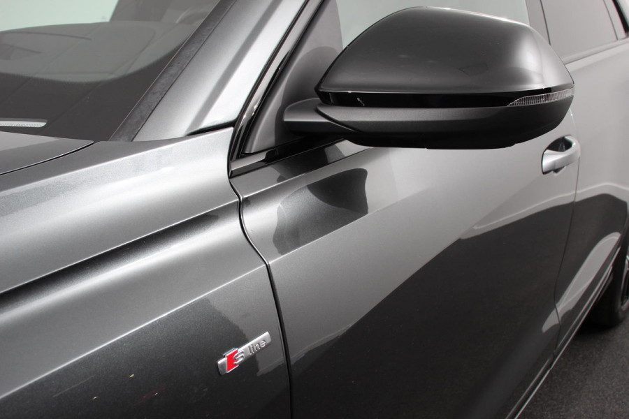 Audi Q8 55 TFSI e PHEV quattro Pro Line S-Line 3* S-Line Leder B&O Trekhaak Elektrisch Luchtvering Led Dab Led Blackpack Stoelverwarming Stoelverkoeling Camera