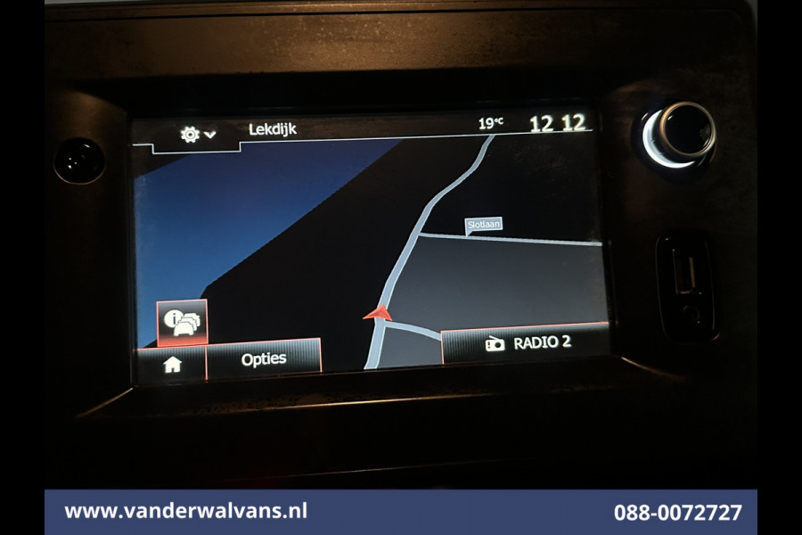 Renault Master 2.3 dCi 180pk L2H2 Euro6 Airco | Camera | Navigatie | LM Velgen | Cruisecontrol | LED Sidebars, 2500kg Trekhaak, Parkeersensoren, Bijrijdersbank