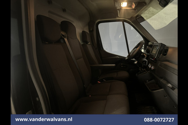 Renault Master 2.3 dCi 180pk L2H2 Euro6 Airco | Camera | Navigatie | LM Velgen | Cruisecontrol | LED Sidebars, 2500kg Trekhaak, Parkeersensoren, Bijrijdersbank