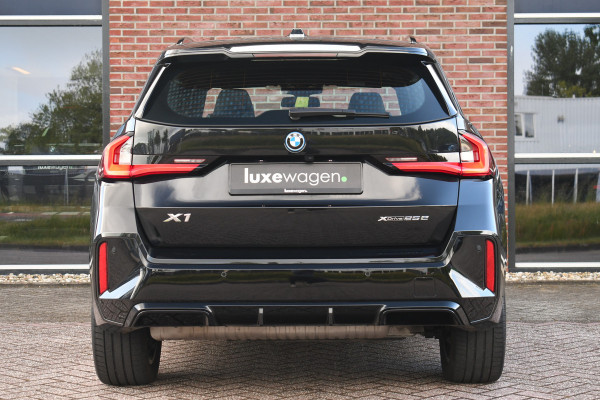 BMW X1 xDrive25e M-Sport Trekhaak Premium ACC-voorbereiding 18inch Camera AC-Snelladen