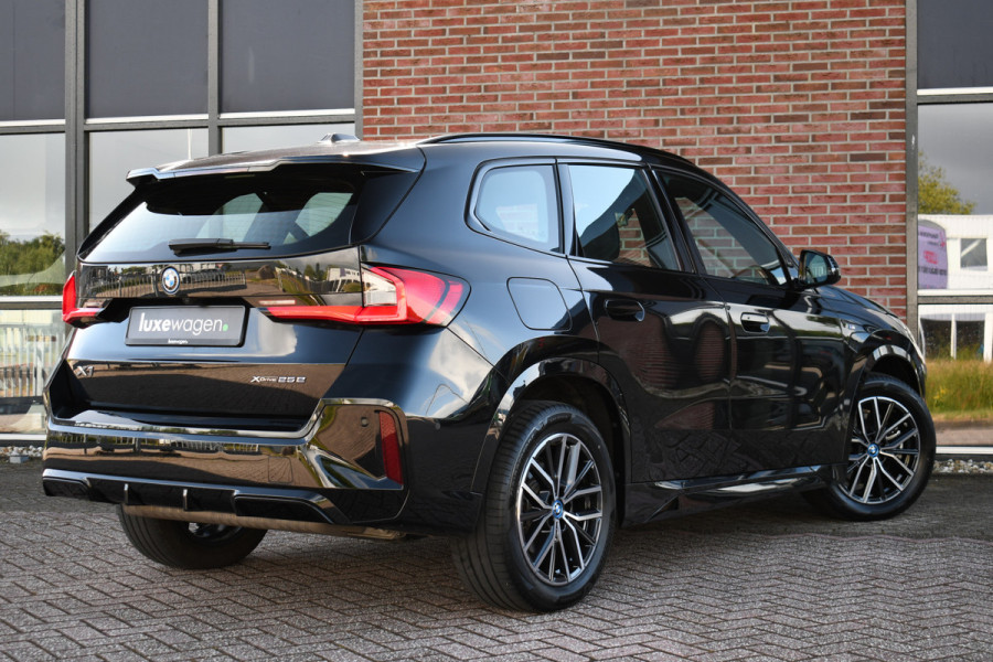 BMW X1 xDrive25e M-Sport Trekhaak Premium ACC-voorbereiding 18inch Camera AC-Snelladen