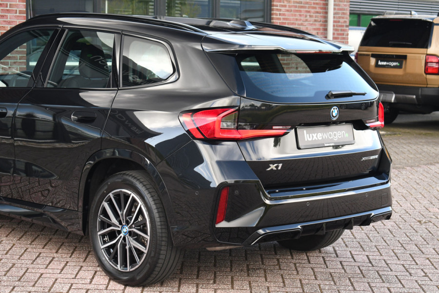 BMW X1 xDrive25e M-Sport Trekhaak Premium ACC-voorbereiding 18inch Camera AC-Snelladen