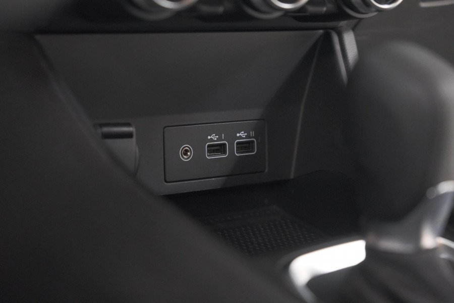 Renault Captur 1.6 E-Tech full hybrid 145 techno | Allseason Banden | Pack Full Screen | Camera | Navigatie