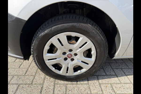 Fiat Doblò Cargo 1.3 MJ L1H1 Actual / vaste prijs rijklaar € 6950 ex btw / lease vanaf € 117 / euro 6 / bpm vrij / airco / trekhaak / schuifdeur / zilver metallic !