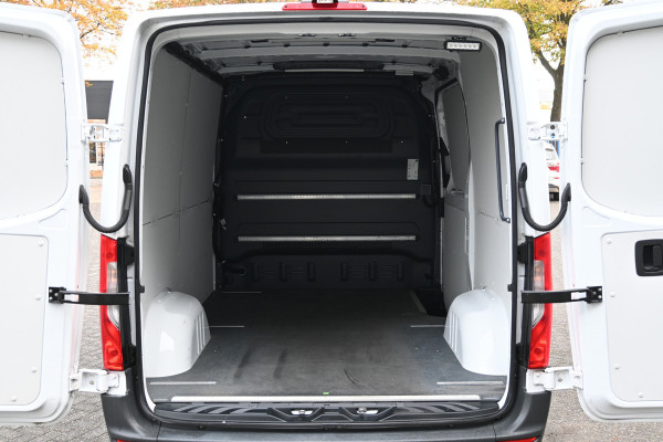 Mercedes-Benz Sprinter 315 CDI L1H1 RWD 10.25 inch MBUX met navigatie en camera, Trekhaak
