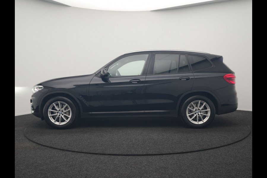 BMW X3 xDrive30e Advantage PHEV 293pk Dealer O.H | Trekhaak Af Fabriek | Head Up | Camera | Adaptief Onderstel | Cruise Control | Sportstoelen Verwarmd | Keyless | BLIS | Apple Carplay | Adaptive LED | Navigatie | Virtual | DAB | 18"L.M | Plug In Hybrid |