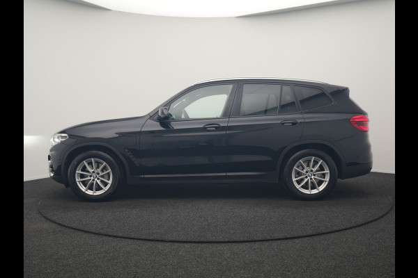 BMW X3 xDrive30e Advantage PHEV 293pk Dealer O.H | Trekhaak Af Fabriek | Head Up | Camera | Adaptief Onderstel | Cruise Control | Sportstoelen Verwarmd | Keyless | BLIS | Apple Carplay | Adaptive LED | Navigatie | Virtual | DAB | 18"L.M | Plug In Hybrid |
