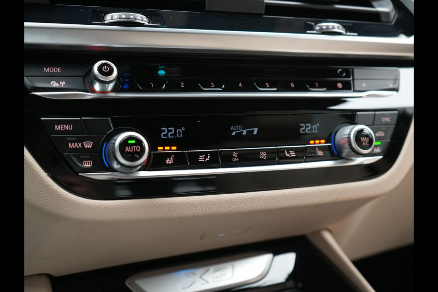 BMW X3 xDrive30e Advantage PHEV 293pk Dealer O.H | Trekhaak Af Fabriek | Head Up | Camera | Adaptief Onderstel | Cruise Control | Sportstoelen Verwarmd | Keyless | BLIS | Apple Carplay | Adaptive LED | Navigatie | Virtual | DAB | 18"L.M | Plug In Hybrid |