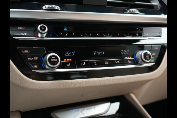 BMW X3 xDrive30e Advantage PHEV 293pk Dealer O.H | Trekhaak Af Fabriek | Head Up | Camera | Adaptief Onderstel | Cruise Control | Sportstoelen Verwarmd | Keyless | BLIS | Apple Carplay | Adaptive LED | Navigatie | Virtual | DAB | 18"L.M | Plug In Hybrid |