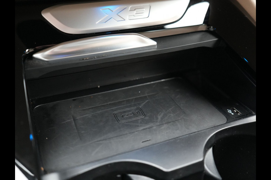 BMW X3 xDrive30e Advantage PHEV 293pk Dealer O.H | Trekhaak Af Fabriek | Head Up | Camera | Adaptief Onderstel | Cruise Control | Sportstoelen Verwarmd | Keyless | BLIS | Apple Carplay | Adaptive LED | Navigatie | Virtual | DAB | 18"L.M | Plug In Hybrid |