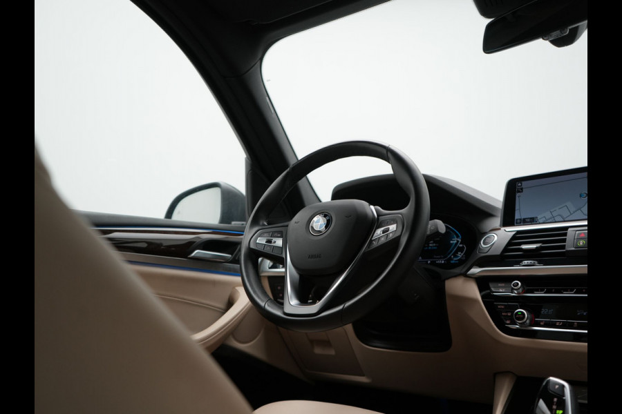 BMW X3 xDrive30e Advantage PHEV 293pk Dealer O.H | Trekhaak Af Fabriek | Head Up | Camera | Adaptief Onderstel | Cruise Control | Sportstoelen Verwarmd | Keyless | BLIS | Apple Carplay | Adaptive LED | Navigatie | Virtual | DAB | 18"L.M | Plug In Hybrid |