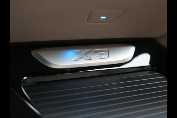 BMW X3 xDrive30e Advantage PHEV 293pk Dealer O.H | Trekhaak Af Fabriek | Head Up | Camera | Adaptief Onderstel | Cruise Control | Sportstoelen Verwarmd | Keyless | BLIS | Apple Carplay | Adaptive LED | Navigatie | Virtual | DAB | 18"L.M | Plug In Hybrid |