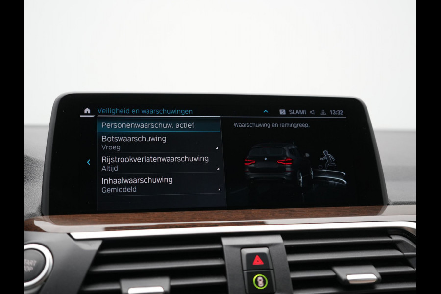 BMW X3 xDrive30e Advantage PHEV 293pk Dealer O.H | Trekhaak Af Fabriek | Head Up | Camera | Adaptief Onderstel | Cruise Control | Sportstoelen Verwarmd | Keyless | BLIS | Apple Carplay | Adaptive LED | Navigatie | Virtual | DAB | 18"L.M | Plug In Hybrid |