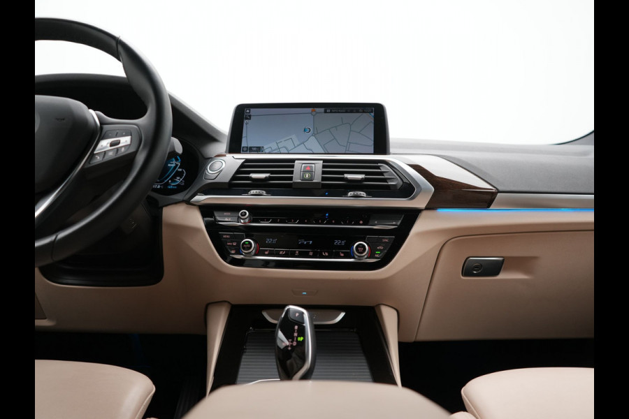 BMW X3 xDrive30e Advantage PHEV 293pk Dealer O.H | Trekhaak Af Fabriek | Head Up | Camera | Adaptief Onderstel | Cruise Control | Sportstoelen Verwarmd | Keyless | BLIS | Apple Carplay | Adaptive LED | Navigatie | Virtual | DAB | 18"L.M | Plug In Hybrid |