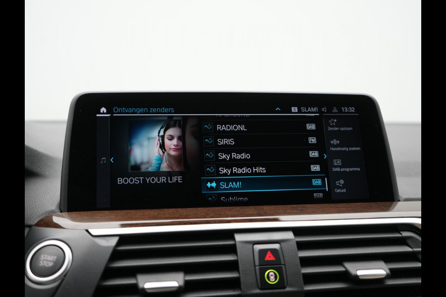 BMW X3 xDrive30e Advantage PHEV 293pk Dealer O.H | Trekhaak Af Fabriek | Head Up | Camera | Adaptief Onderstel | Cruise Control | Sportstoelen Verwarmd | Keyless | BLIS | Apple Carplay | Adaptive LED | Navigatie | Virtual | DAB | 18"L.M | Plug In Hybrid |