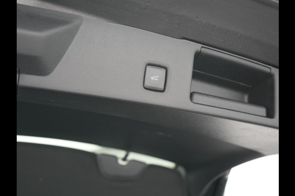Ford Kuga 2.5 Vignale PHEV 225pk Dealer O.H. | Trekhaak Af Fabriek | Panodak | Adaptive Cruise | Head Up | 360 Camera | Bang & Olufsen | Lederen Comfortstoelen Memory & Verwarmd | Stuur Verwarmd | Apple Carplay | Blis | Keyless | DAB | Navigatie | 20"L.M | Plug In Hybrid |