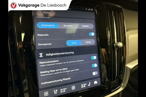 Volvo V90 2.0 T8 Plug-in hybrid AWD Ultimate Dark / Panoramadak / leder / trekhaak / camera / Harman Kardon audio