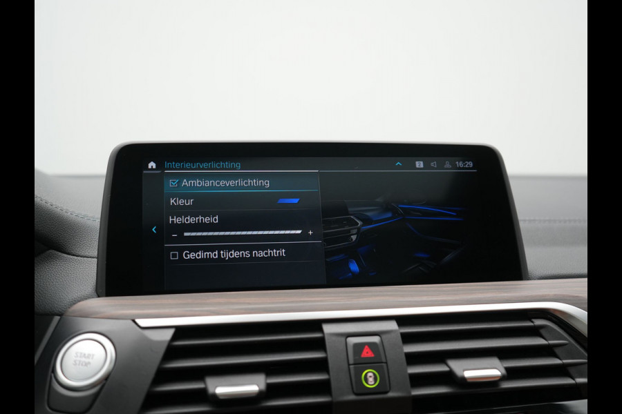 BMW X3 xDrive30e M Sport PHEV 293pk Dealer O.H. | Panodak | Adaptive Cruise | Head Up | 360 Camera | Harman / Kardon | Lederen Competition Stoelen Memory & Verewarmd | Stuur Verwarmd | Blis | Adaptive LED | Apple Carplay | Sfeerverlichting | Plug In Hybrid |