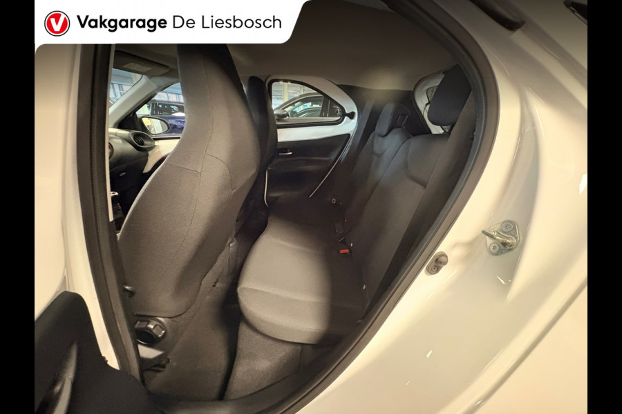 Toyota Aygo X 1.0 VVT-i MT first / apple /stoelverw /cruisec /camera/pdc/clima/boeken