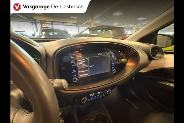 Toyota Aygo X 1.0 VVT-i MT first / apple /stoelverw /cruisec /camera/pdc/clima/boeken