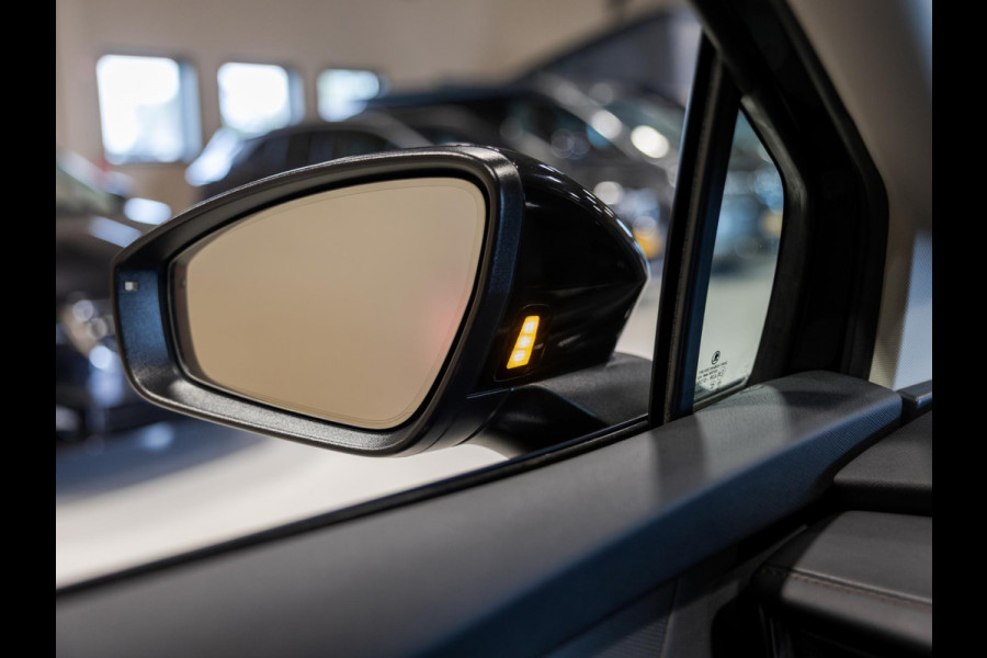Škoda ENYAQ iV 60 SOH 91% / 180pk / Panorama dak / Trekhaak / Warmtepomp / Dodehoek herkenning /