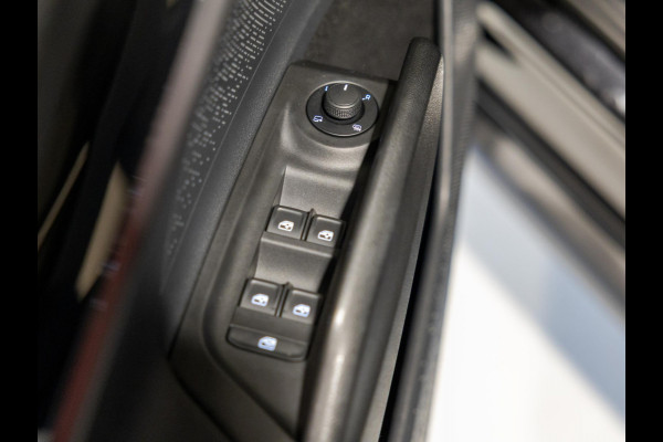 Škoda ENYAQ iV 60 SOH 91% / 180pk / Panorama dak / Trekhaak / Warmtepomp / Dodehoek herkenning /