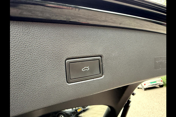 Volkswagen T-Roc 1.0 TSI Style Camera, App Connect, Elek.Achterklep, Trekhaak