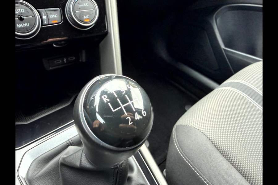 Volkswagen T-Roc 1.0 TSI Style Camera, App Connect, Elek.Achterklep, Trekhaak