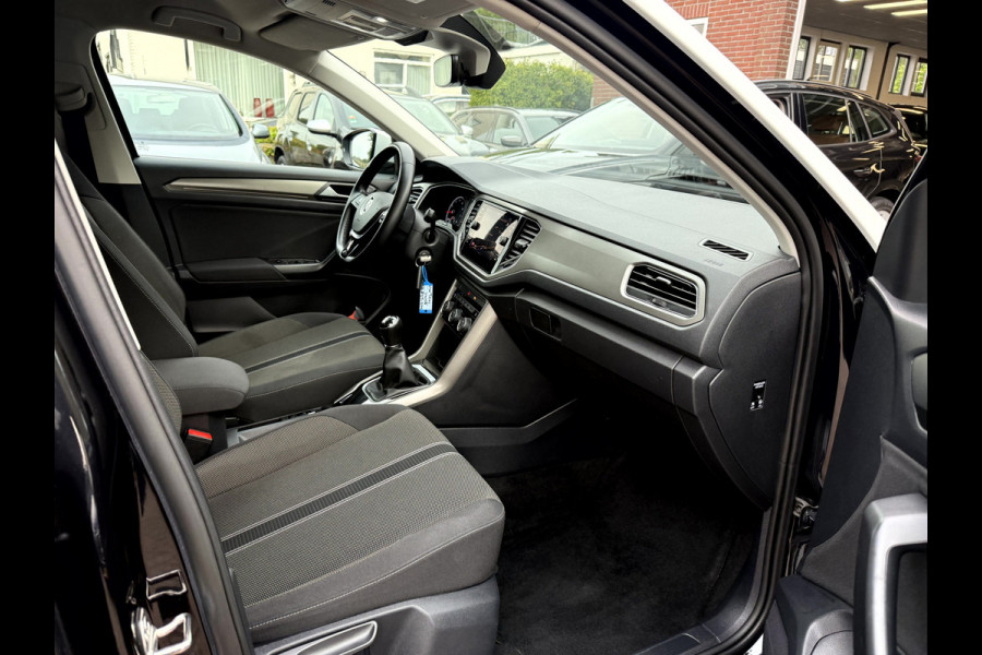 Volkswagen T-Roc 1.0 TSI Style Camera, App Connect, Elek.Achterklep, Trekhaak