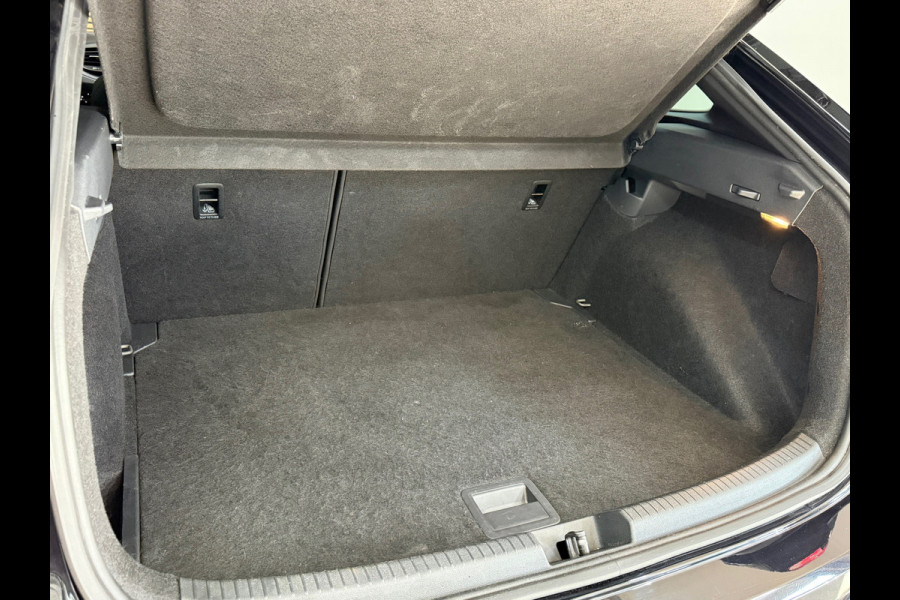 Volkswagen Taigo 1.0 TSI R-Line Business | Black Style | IQ.Drive | Rijassistpakket+ | Licht+Zicht Pakket | ACC | CarPlay | DAB+